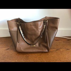 Burberry tote